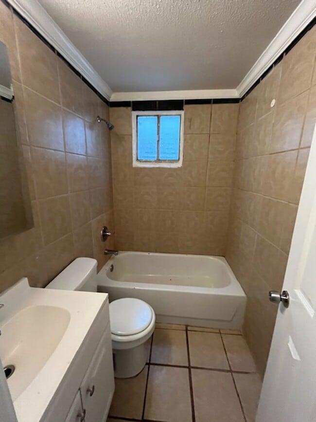 Photo - 728 N Broadway Unidad 728 N. Broadway  B