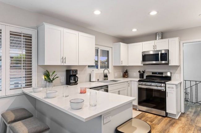 Photo - 321 W Kalmia St