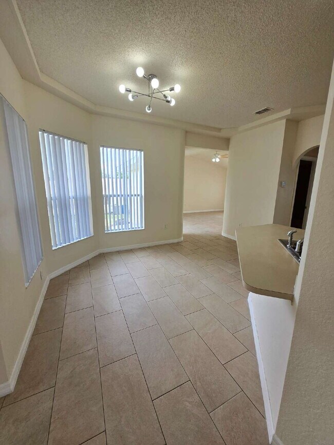 "Charming 3-Bed, 2-Bath Haven in Spring Hill – Your Perfect Florida Retreat!"
