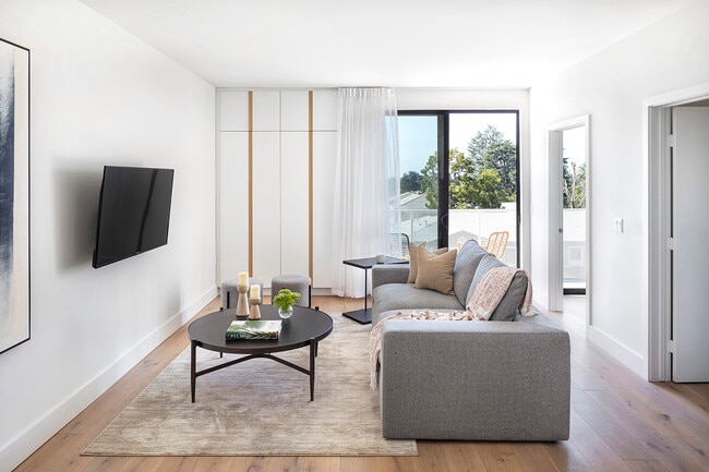 Building Photo - Beverly by Category Rental