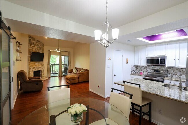 Building Photo - 11711 Memorial Dr Unit 266 Rental