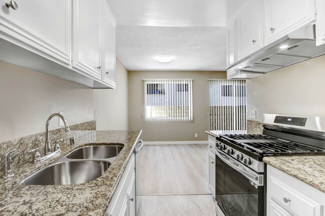 Building Photo - 1234 Wellesley Ave Rental