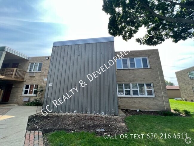 Building Photo - *** FREE RENT FOR MARCH / FRESH PAINT / RE... Unit 4 Rental