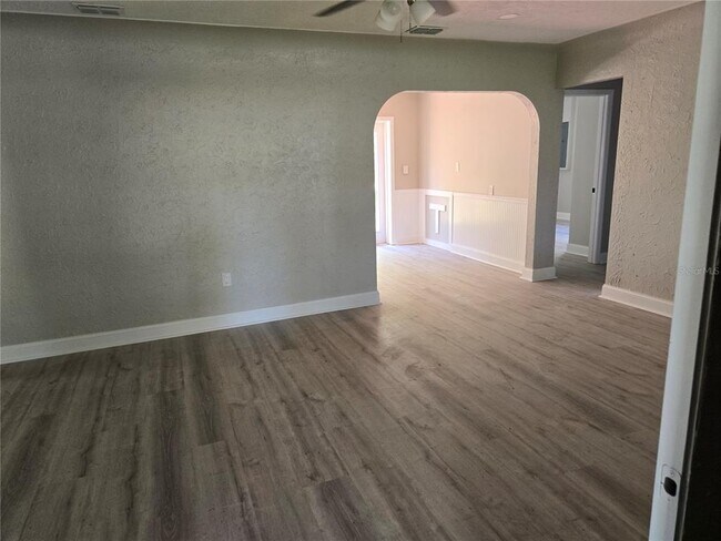 Photo - 804 W Linebaugh Ave