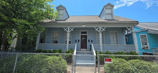 Building Photo - 2213 Avenue K Unit Apt 1