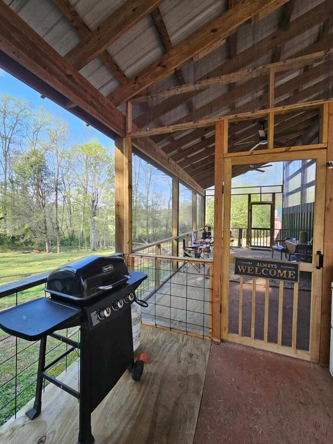 Photo - 426 Verner Mill Rd