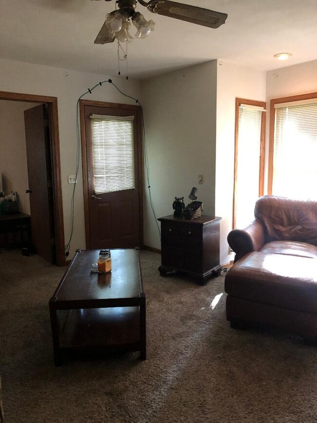 810 E Main St