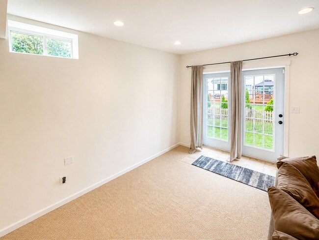 Photo - 131 Claude Ct SE