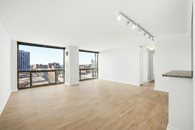 Photo - 4343 N Clarendon Ave