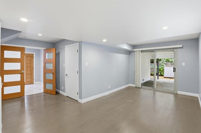 Photo - 2010 Santa Cruz Ave