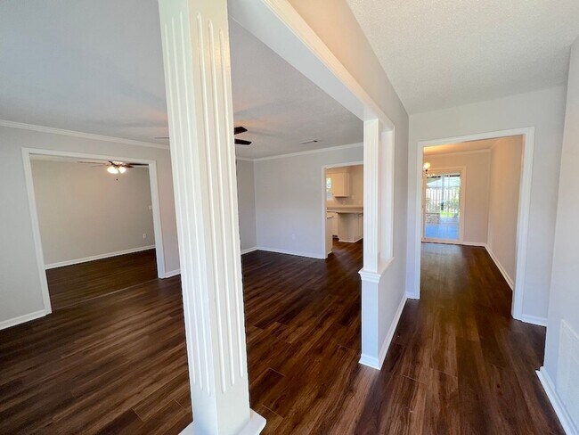 Photo - 3 BED | 2 BATH | SCREENED IN SUNROOM | SOUTHSIDE/VERNONBURG