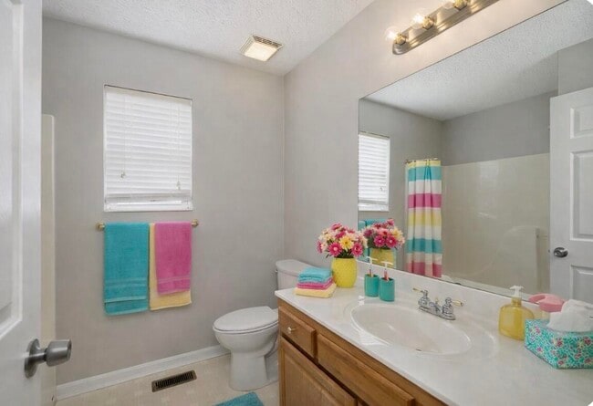 Photo - 8872 Richmond Rd