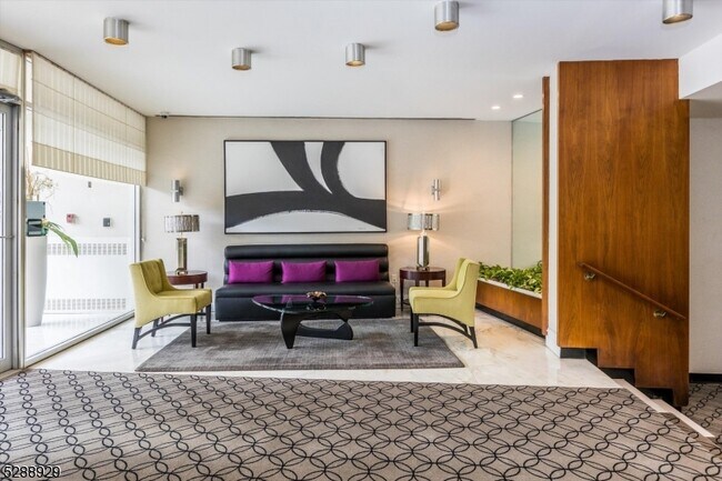 Building Photo - 1 Claridge Dr Unit 517 Rental