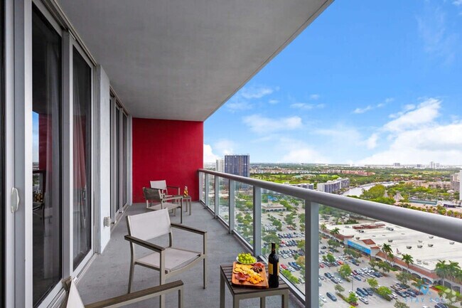 Building Photo - 2602 E Hallandale Beach Blvd Unit ID1227256P Rental