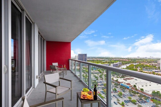 Building Photo - 2602 E Hallandale Beach Blvd Rental
