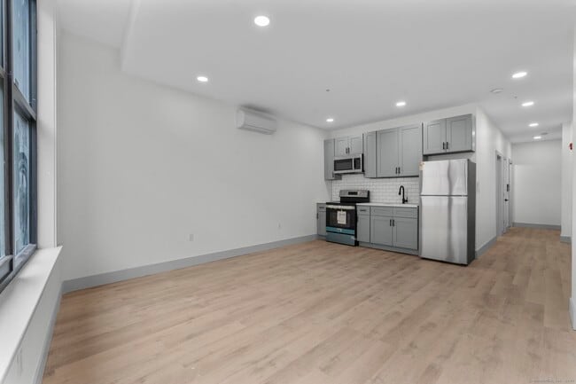 Photo - 111 Bank St Unit 2B