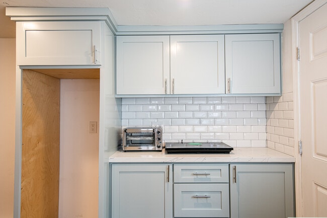 Photo - 4770 Bancroft St Studio B