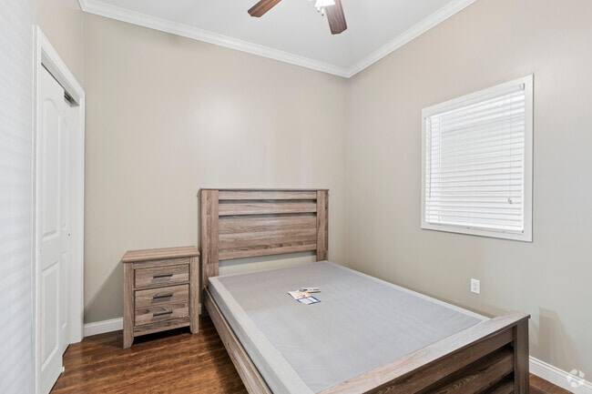 1BR, 1BA - 603SF - Bedroom