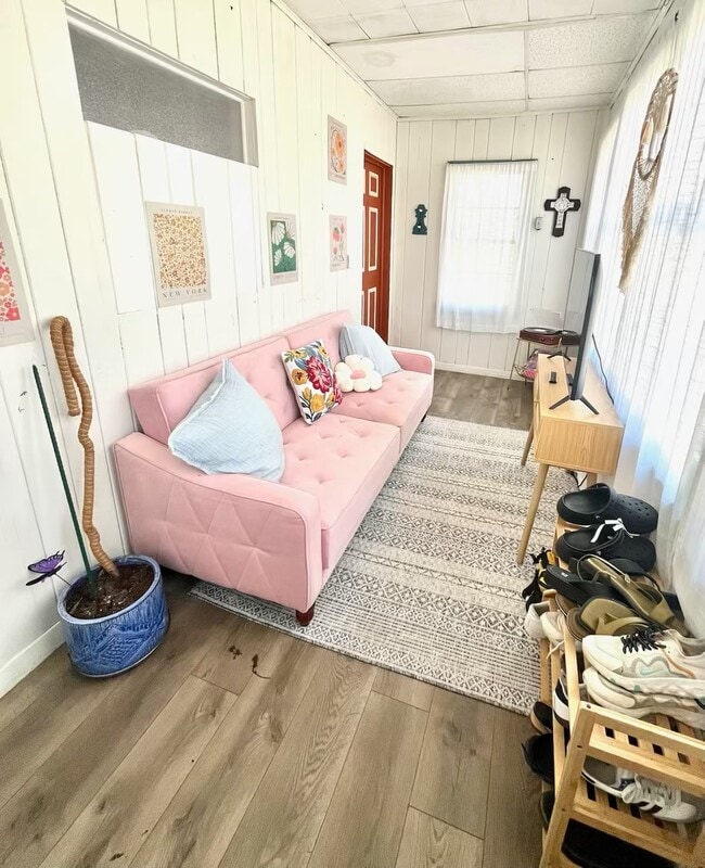 Building Photo - 1327 W Main St