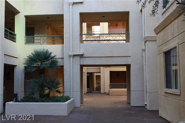 Photo - 230 E Flamingo Rd