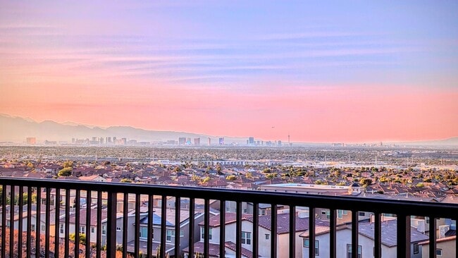 Building Photo - 1038 Delbrook Ave