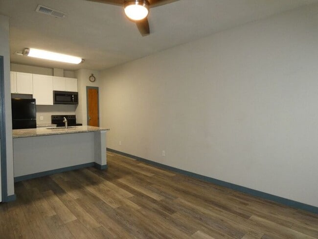 Photo - 501 E Burgess Rd
