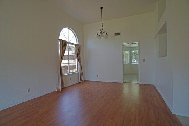 beautiful 3-bedroom, 2-bathroom single-story home in Roseville!