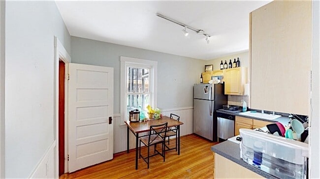 Photo - 9/1 No Fee! Renovated Philly style 3BR near Porter & Davis!