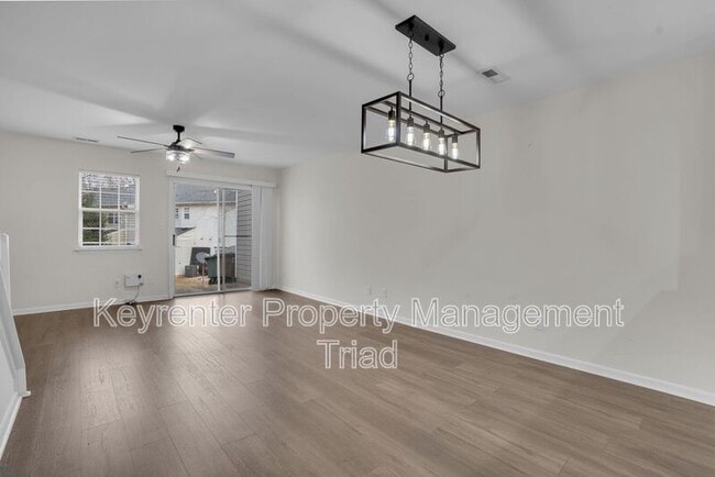 Photo - 16 Raelans Cir