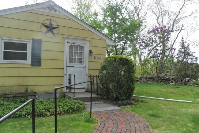 Building Photo - 295 Winter St Unit 0