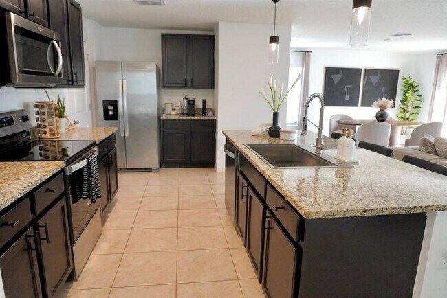 557 Olive Conch St