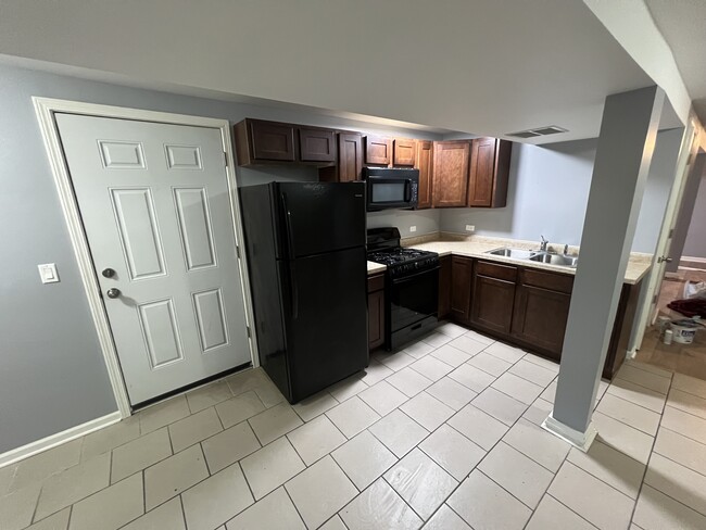 Building Photo - 932 Waller N Ave Unit BS Rental