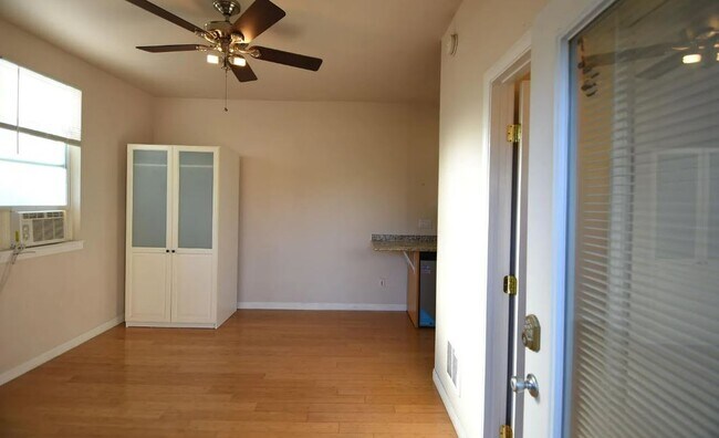 Photo - 4857 Kansas St