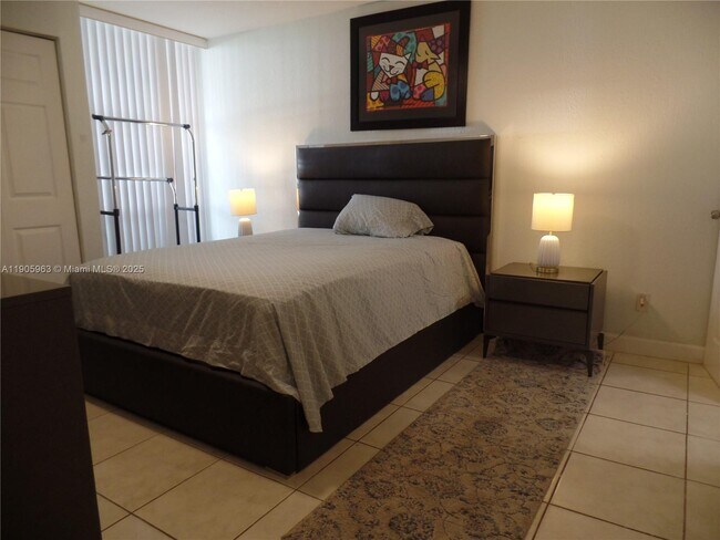 Photo - 210 172nd St Unidad 127