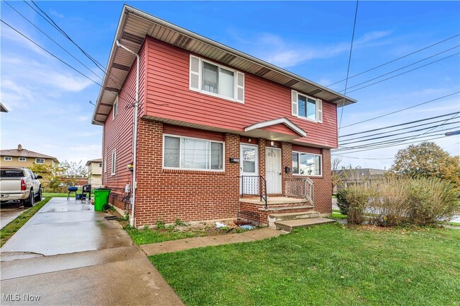 Photo - 1392 E 263rd St