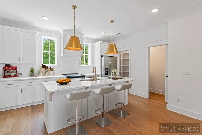 Photo - 2033 Maple View Ln