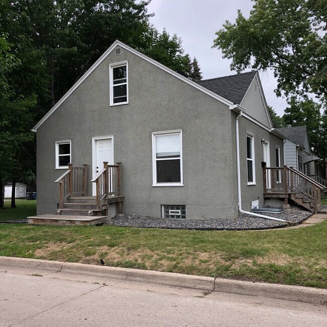 Photo - 825 22nd Ave SE