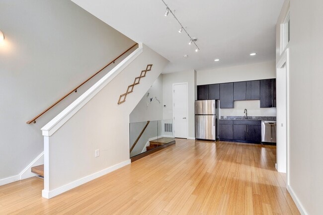 Photo - 1561 E 118th St