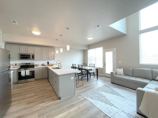 Photo - Beautiful 3br Townhome w 1-car Garage (2024)