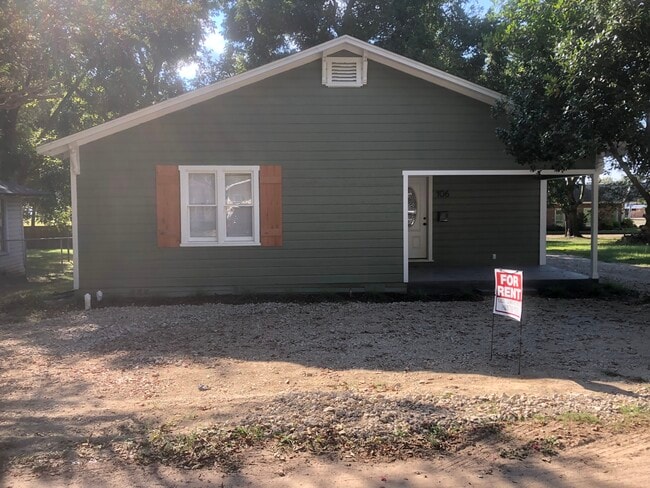 Photo - 106 Matthews St