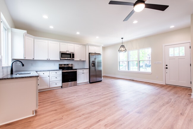 Photo - 8301 Acme Way