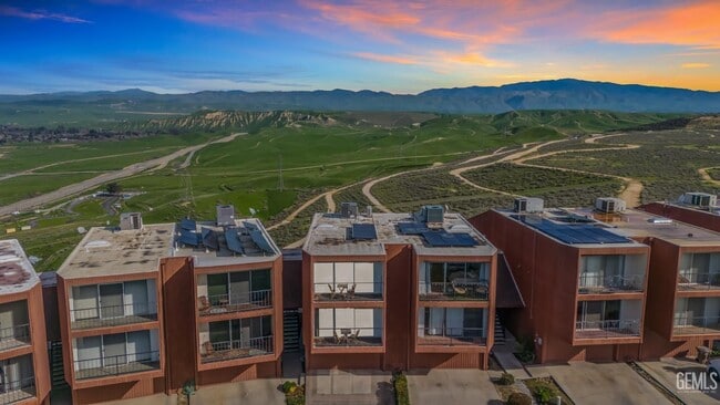 Building Photo - Park Place Condo Unit 21B