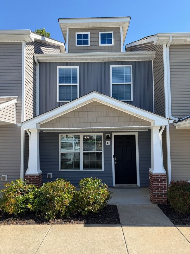 Building Photo - The Stowe Court Pet Friendly Condo for rent!