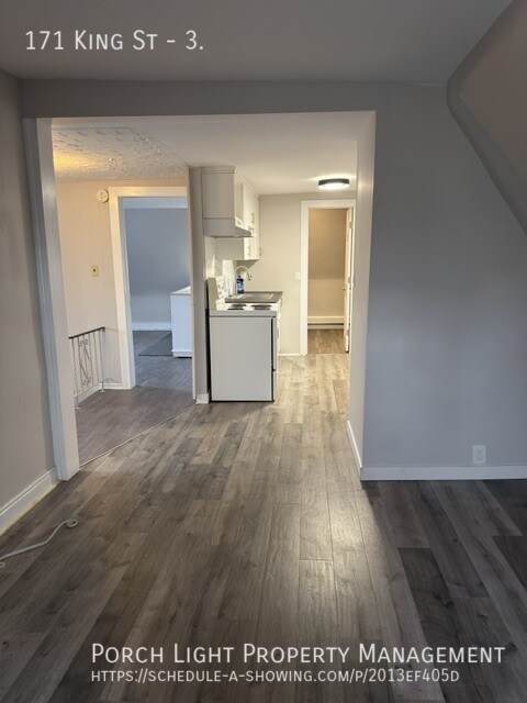 Photo - 2 Bedroom in FANTASTIC walkable St. Catharines Location Unit 3.