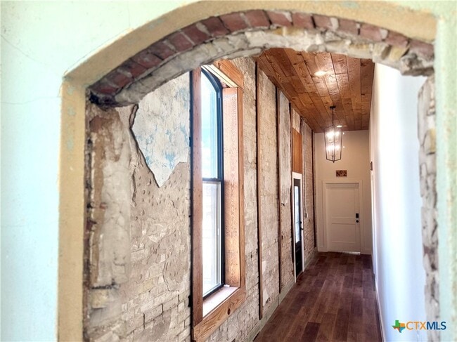 Building Photo - 123 W May St Unit 1