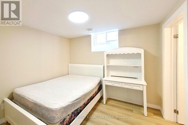 Photo - 910 Reeves Ave