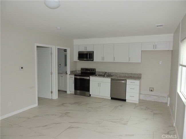 Photo - 23470 Victory Blvd