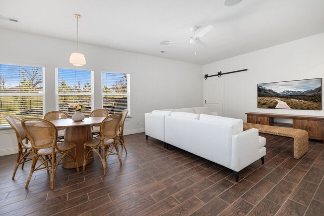 Photo - 802 NW D St Unit SI ID1514364P