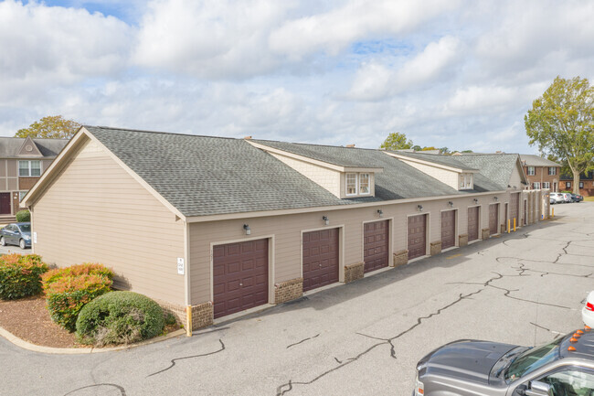 Building Photo - Maple Bay Townhomes