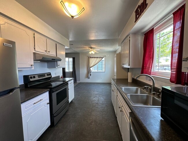 Photo - 3 Bedroom 2 Bathroom Duplex available to rent in Farmington